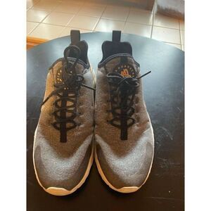 Nike Huarache Shoes (SZ 8.5)